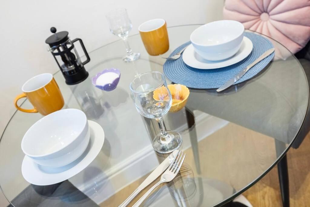 Stylish Studio In Leicester Square Лондон Экстерьер фото